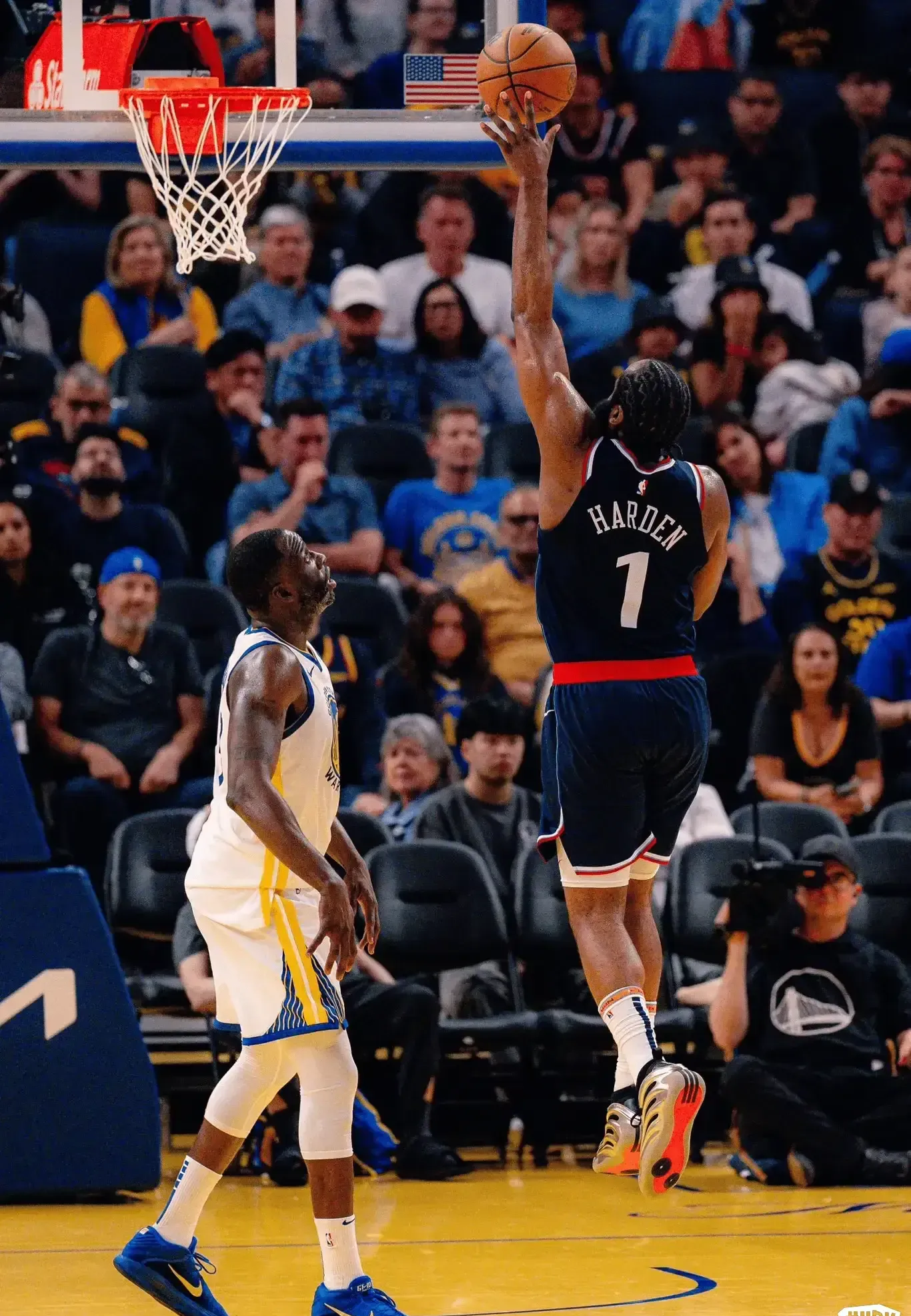 火箭不敌鹈鹕，哈登三分手感低迷