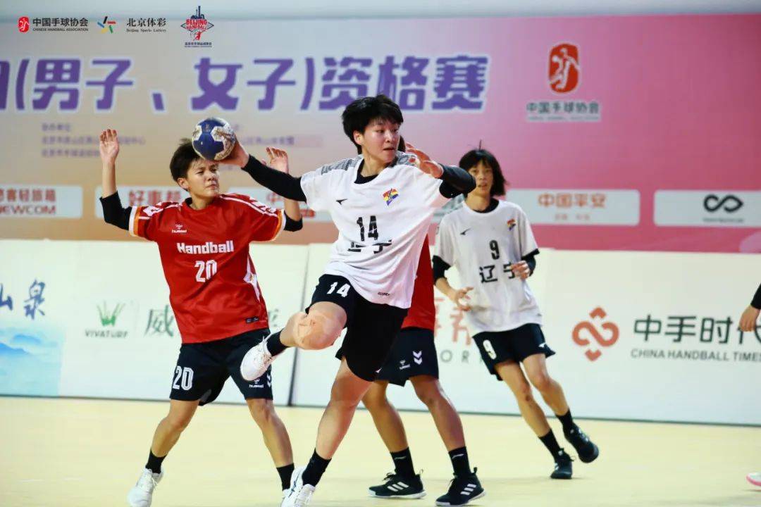 熊猫体育官方-体育风云再起，球员飒爽英姿