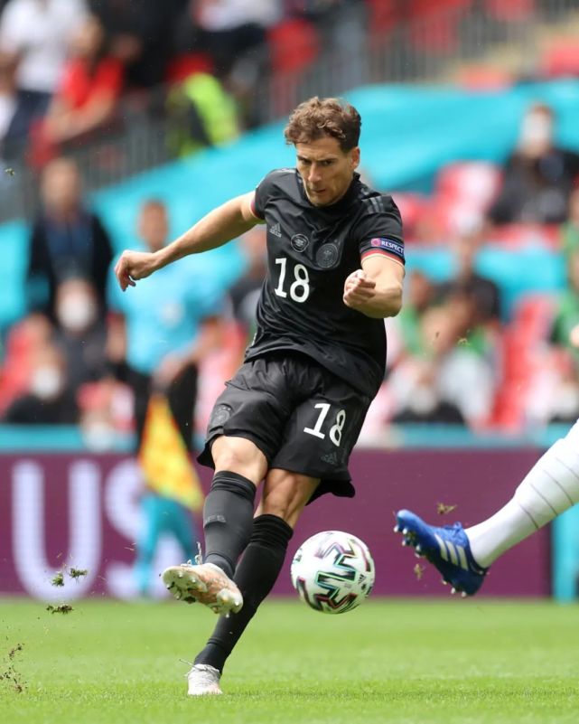 英格兰翻盘墨西哥，萨内三分雨点燃全场