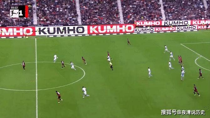 法兰克福俱乐部庆祝胜利,球迷癫狂 法兰克福俱乐部庆祝胜利,球迷癫狂