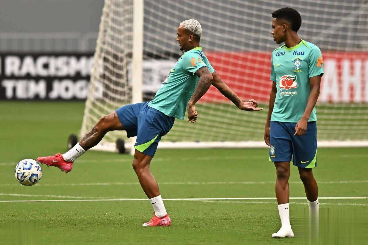 熊猫体育全站APP下载-巴拉圭队在客场比赛中展现强势