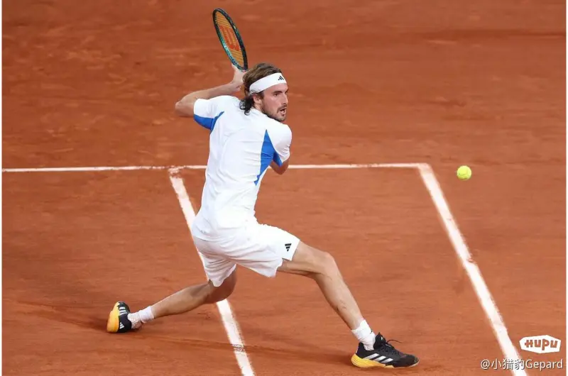 意大利网球队翻盘英国网球队，西西帕斯统治全场