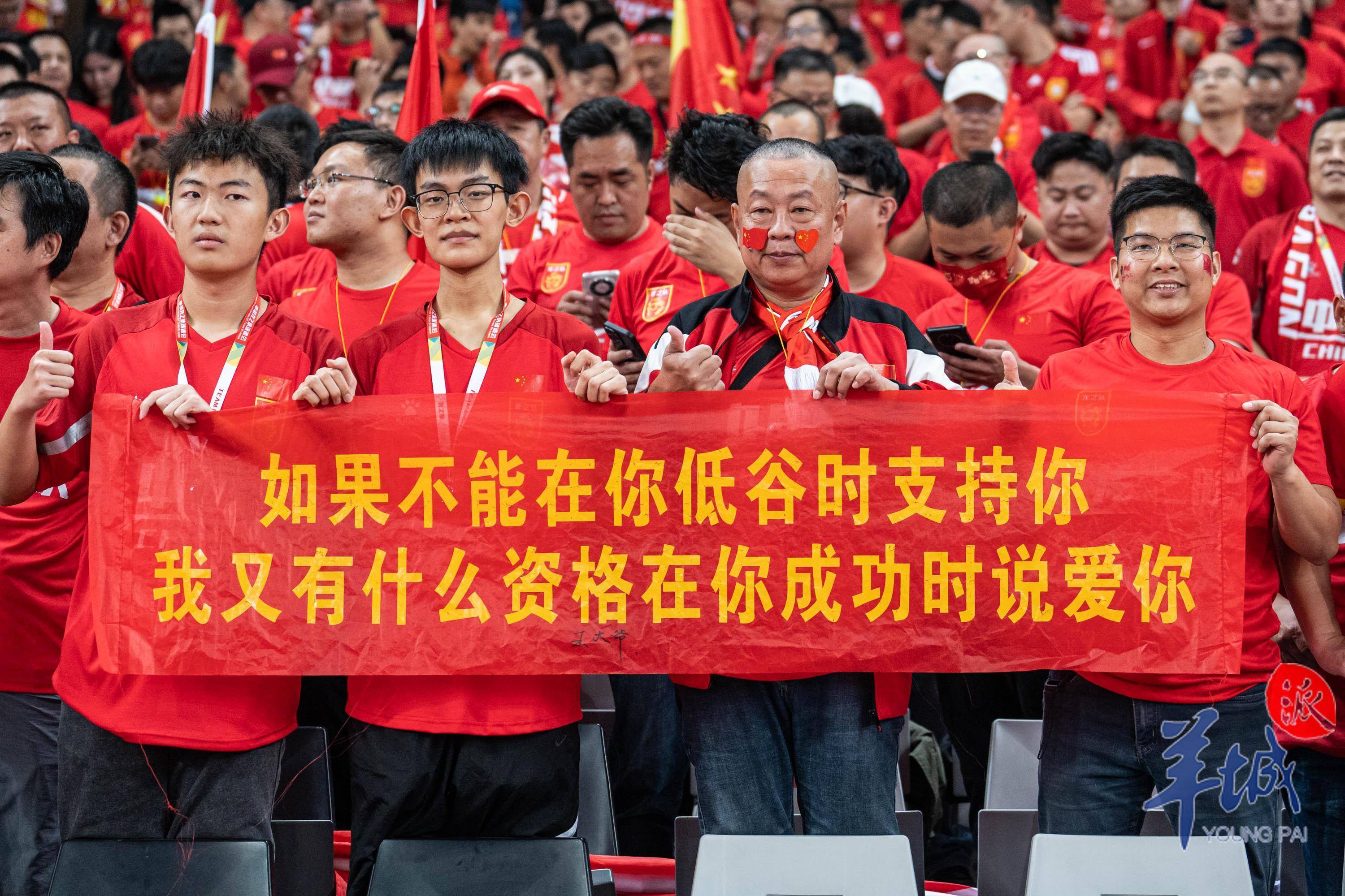 关于球迷热情高涨，期待经典对决的信息